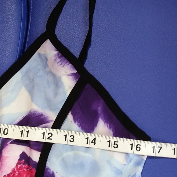 Big bold flower print romper. Size Large, No Brand - Picture 6 of 8